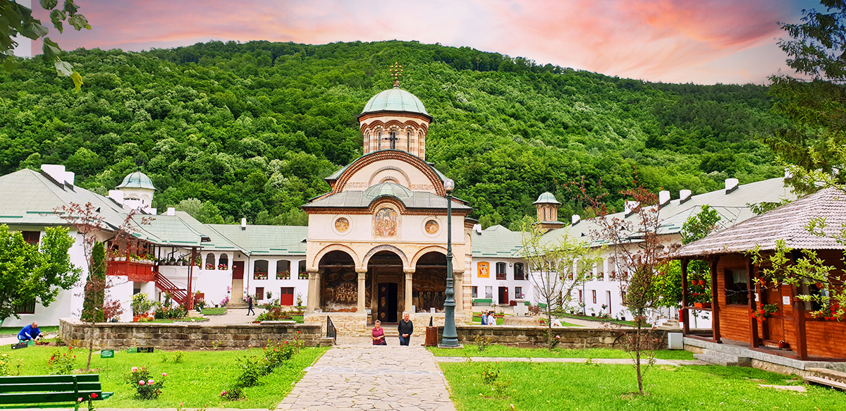 Manastirea Cozia, Caciulata, Romania