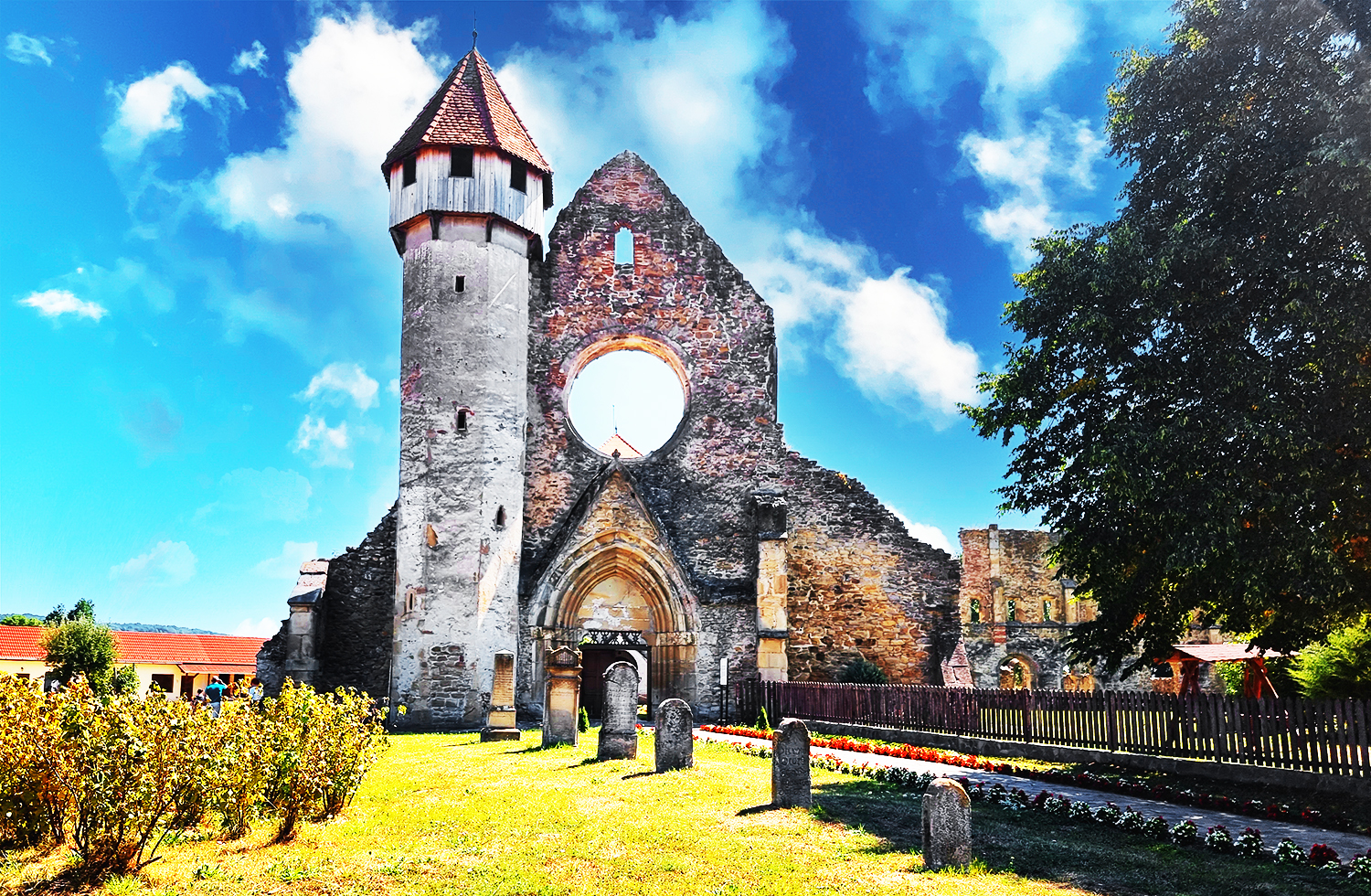Abația Cârța, o mănăstire cisterciană unică în România